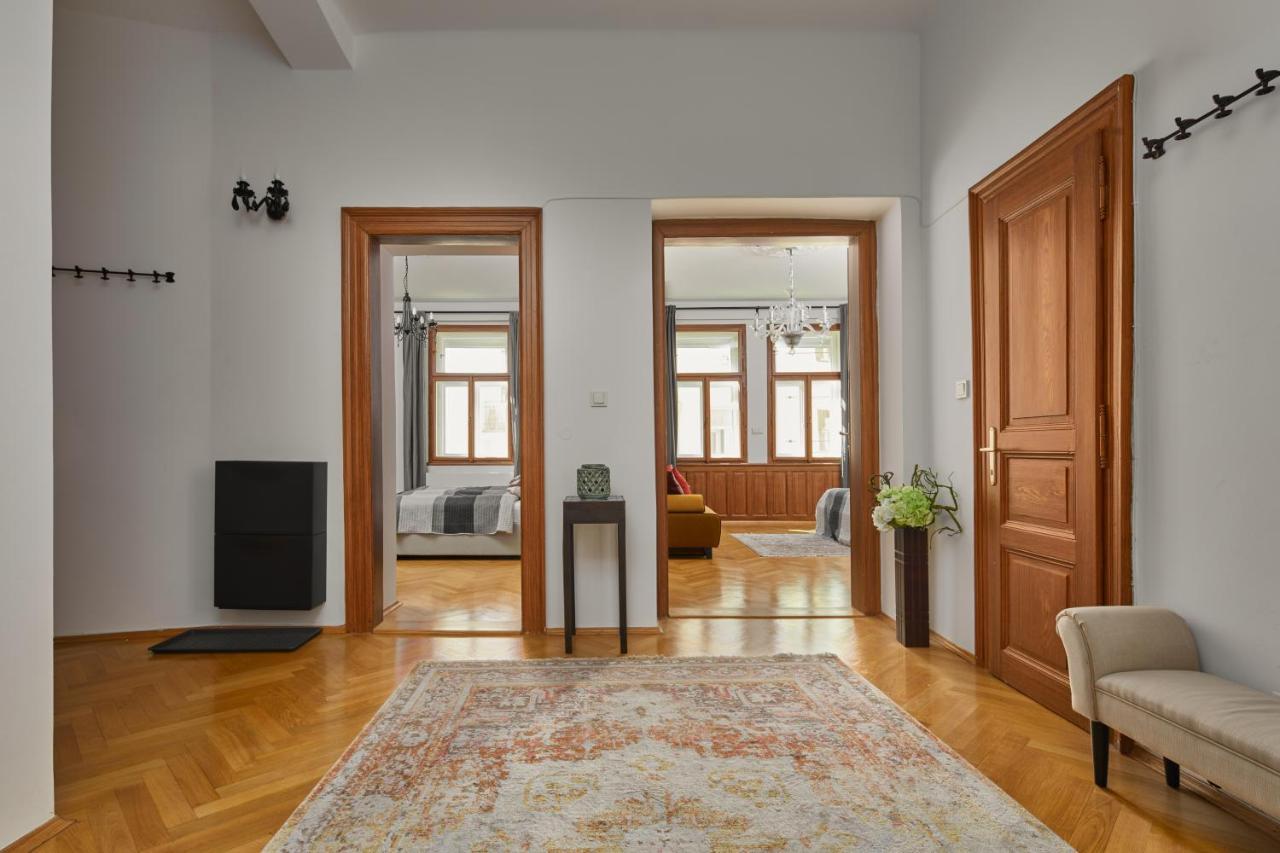 Apartment Days - Lavish In The Old Town - Balcony *