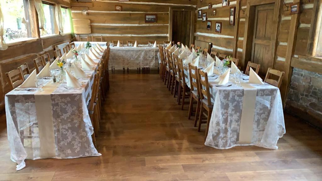 Seberak - V Chatickach A V Luxusnich Stanech Luxury tent