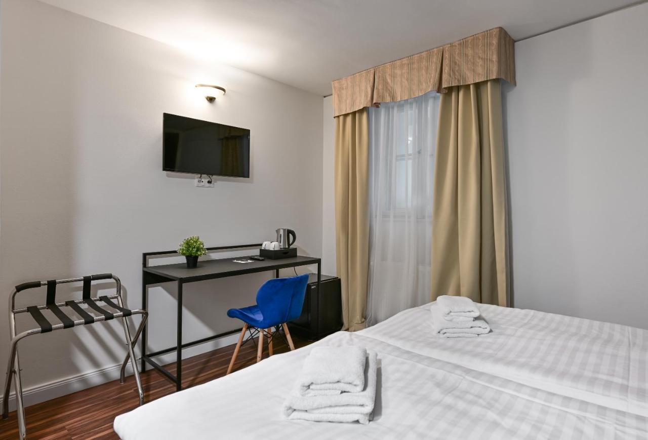 Mala Strana Otel