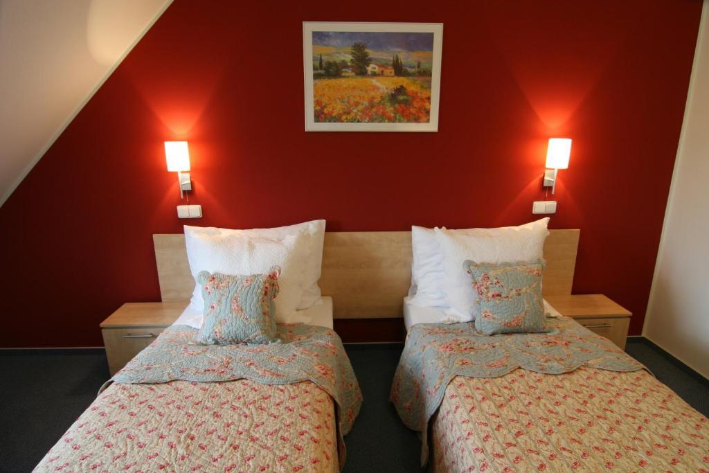Chvalska Tvrz Otel Prag