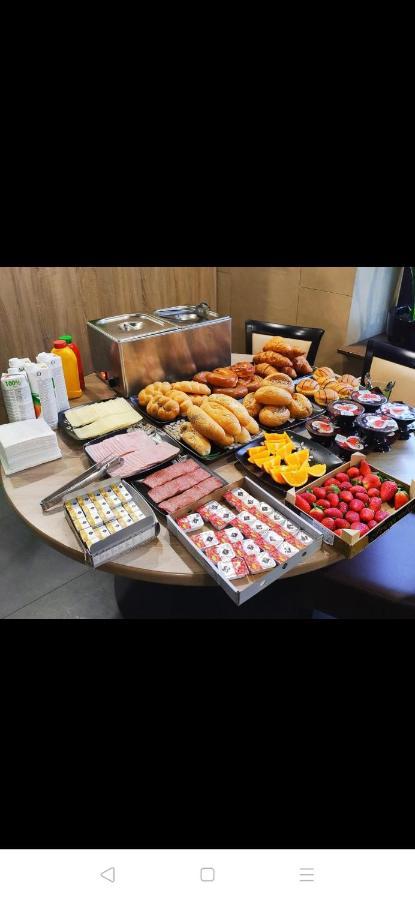 Sun-house Pension&restaurant -parkingfree- 3* Praga