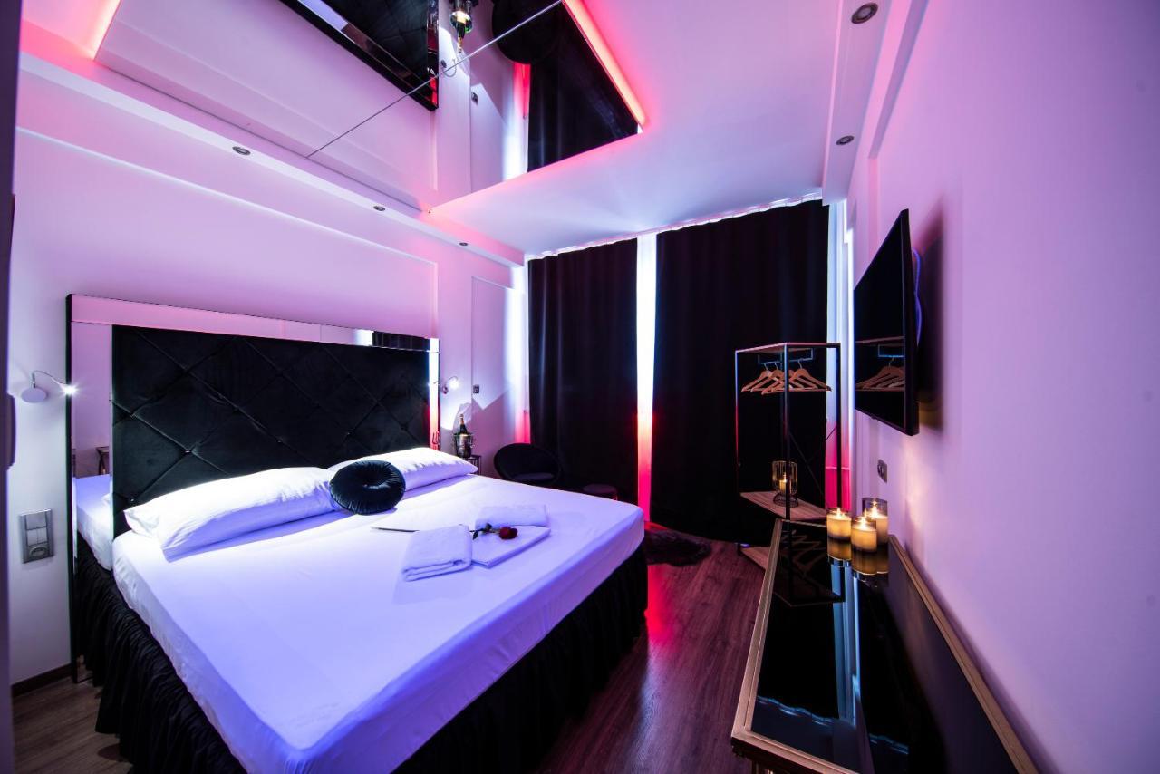 Aura Design & Garden Pool Prague