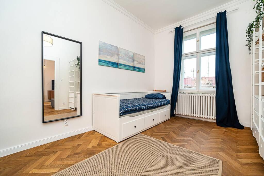 Elegant, Modern, 2-bed Flat By Museum Of