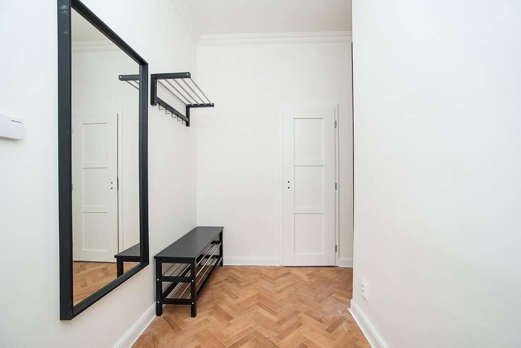 Apartment Elegant, Modern, 2-bed Flat By Museum Of *