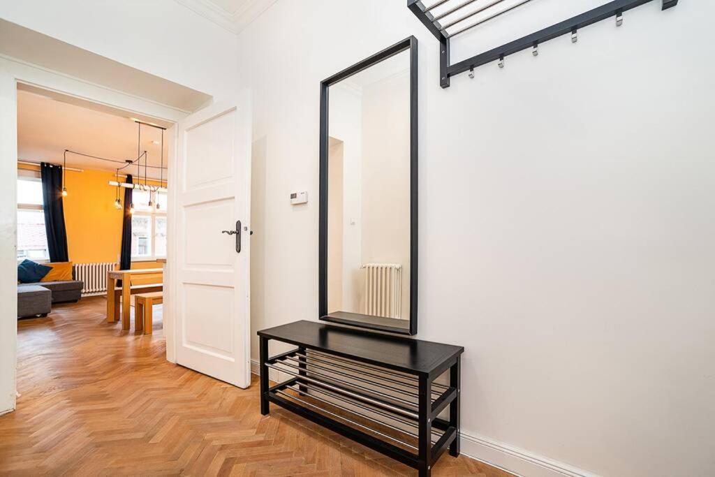 Elegant, Modern, 2-bed Flat By Museum Of Apartment Prague