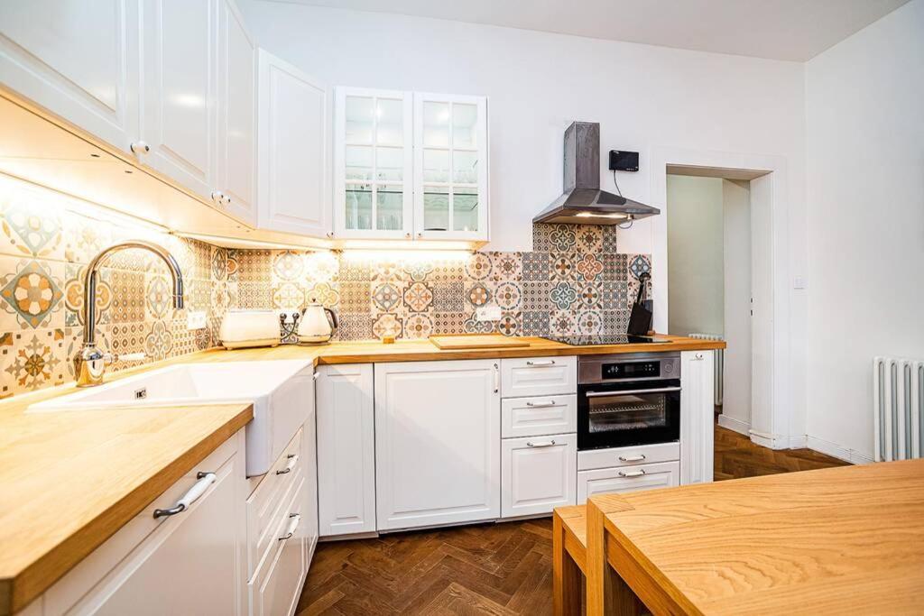 Apartment Elegant, Modern, 2-bed Flat By Museum Of Prague