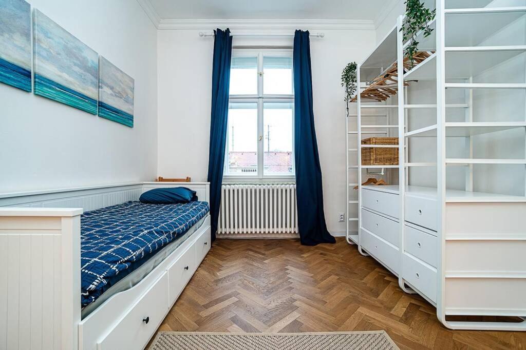 Elegant, Modern, 2-bed Flat By Museum Of *