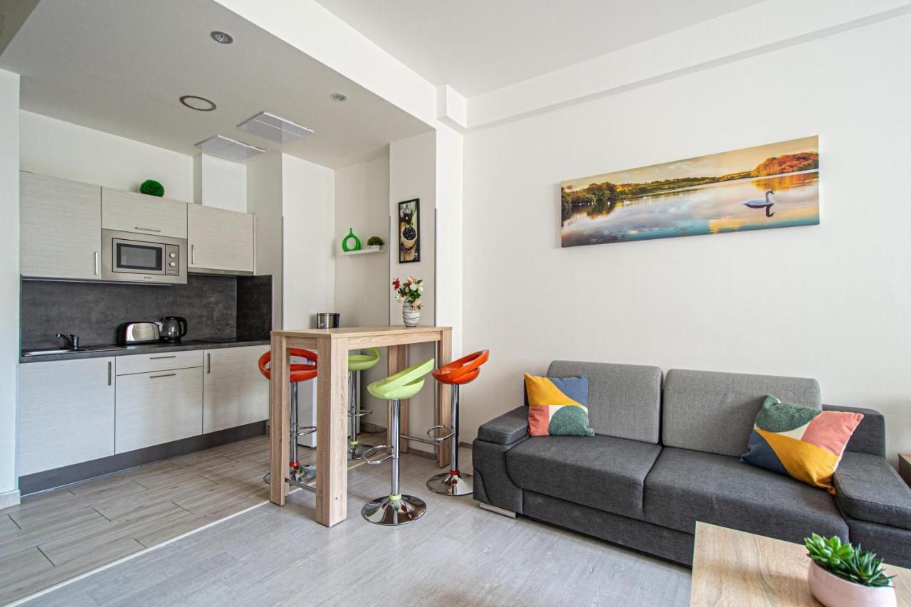 Executive Bright Apt. By Ruterra *