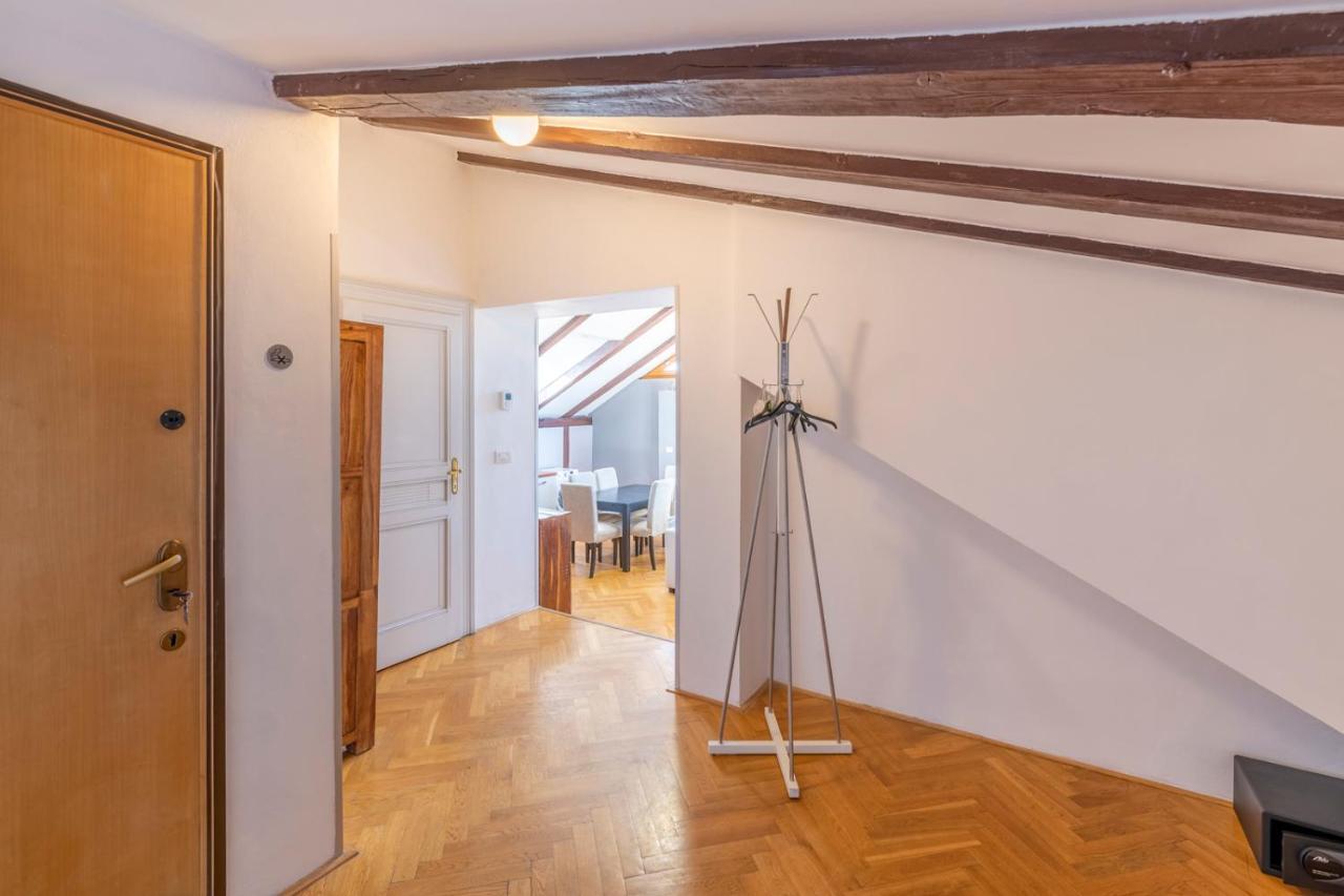 Apart Otel Janackovo - Riverside Prag