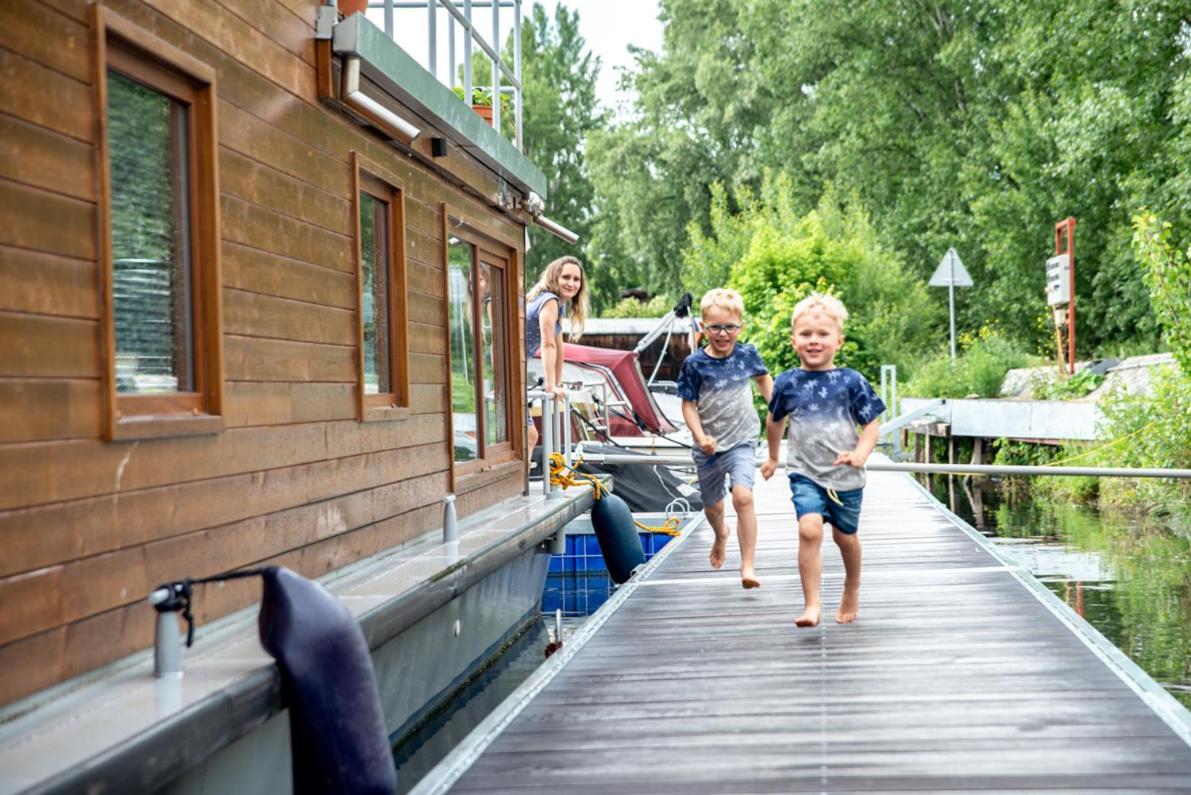 Houseboat Bonanza Botel Praga