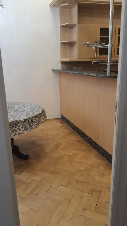 Private In Shared Luxurious Palace Like With 2 Bathrooms Including Whirlpool And Virtual Reality