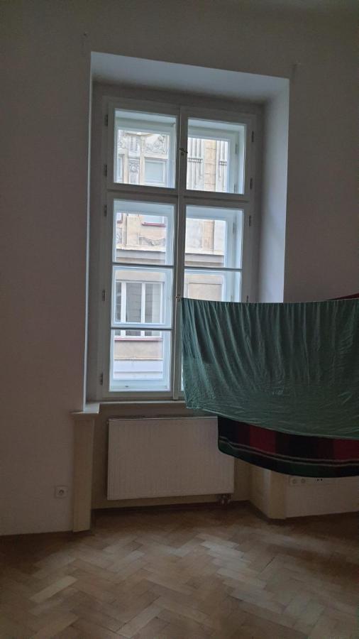 Private In Shared Luxurious Palace Like With 2 Bathrooms Including Whirlpool And Virtual Reality * Prag