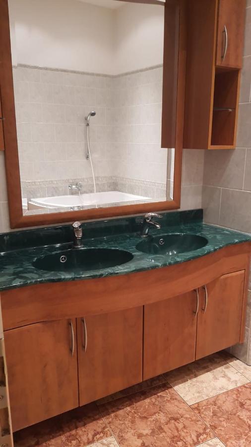 Private In Shared Luxurious Palace Like With 2 Bathrooms Including Whirlpool And Virtual Reality Konukevi