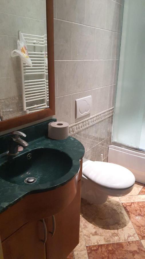 Private In Shared Luxurious Palace Like With 2 Bathrooms Including Whirlpool And Virtual Reality Prag
