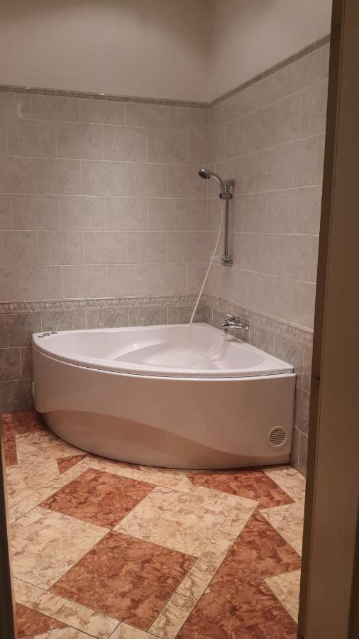 Private In Shared Luxurious Palace Like With 2 Bathrooms Including Whirlpool And Virtual Reality Konukevi *