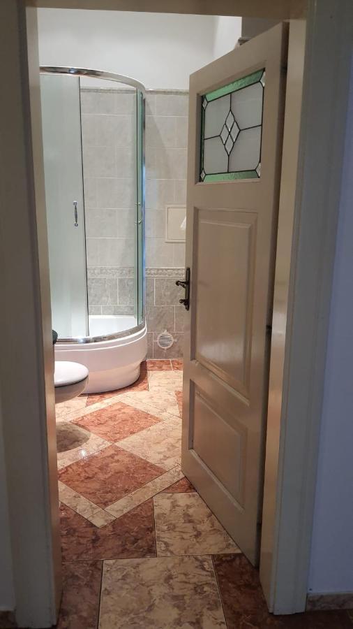 Konukevi Private In Shared Luxurious Palace Like With 2 Bathrooms Including Whirlpool And Virtual Reality *