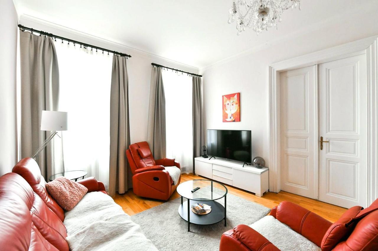 Stylish In The Heart Of The Old Town Apartment
