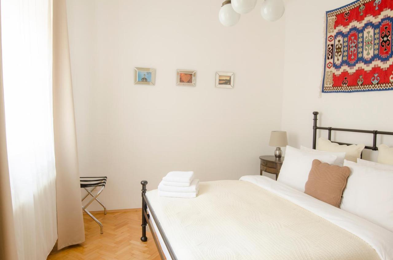 Wishlist Residences - Charles Bridge Karlova Appartement