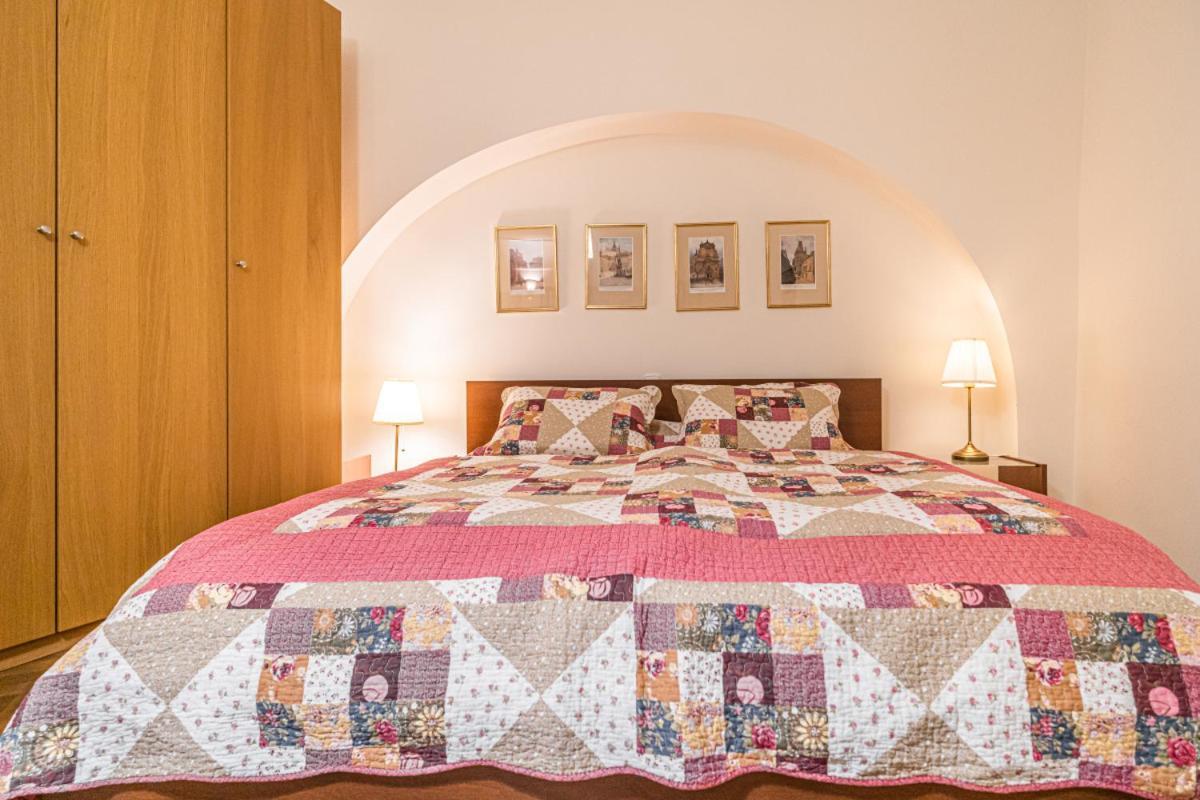 Apartment Stylish Studio At Lesser Town, Charles Bridge 3min By Walk Prague