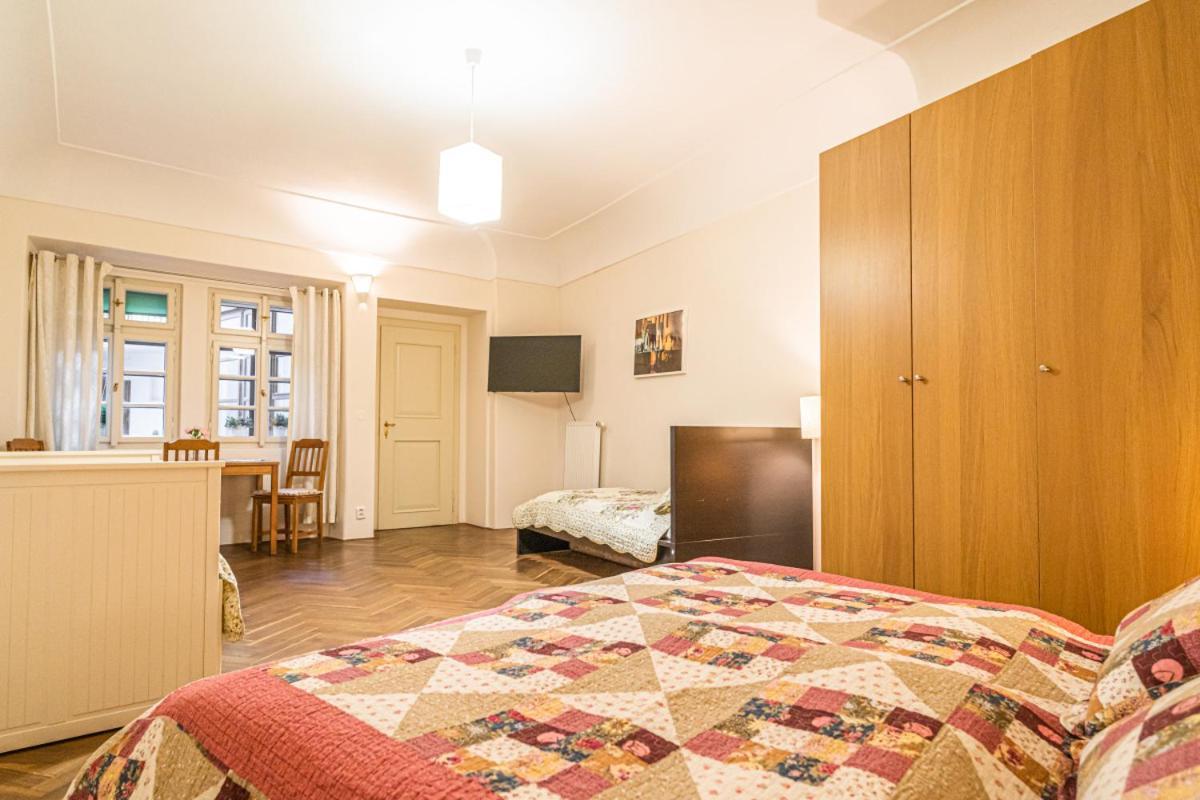 Stylish Studio At Lesser Town, Charles Bridge 3min By Walk Apartment *