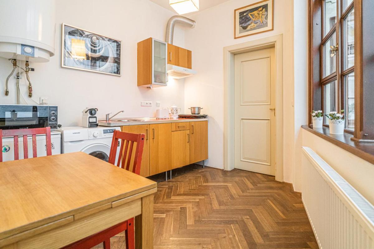 Stylish Studio At Lesser Town, Charles Bridge 3min By Walk Apartment *