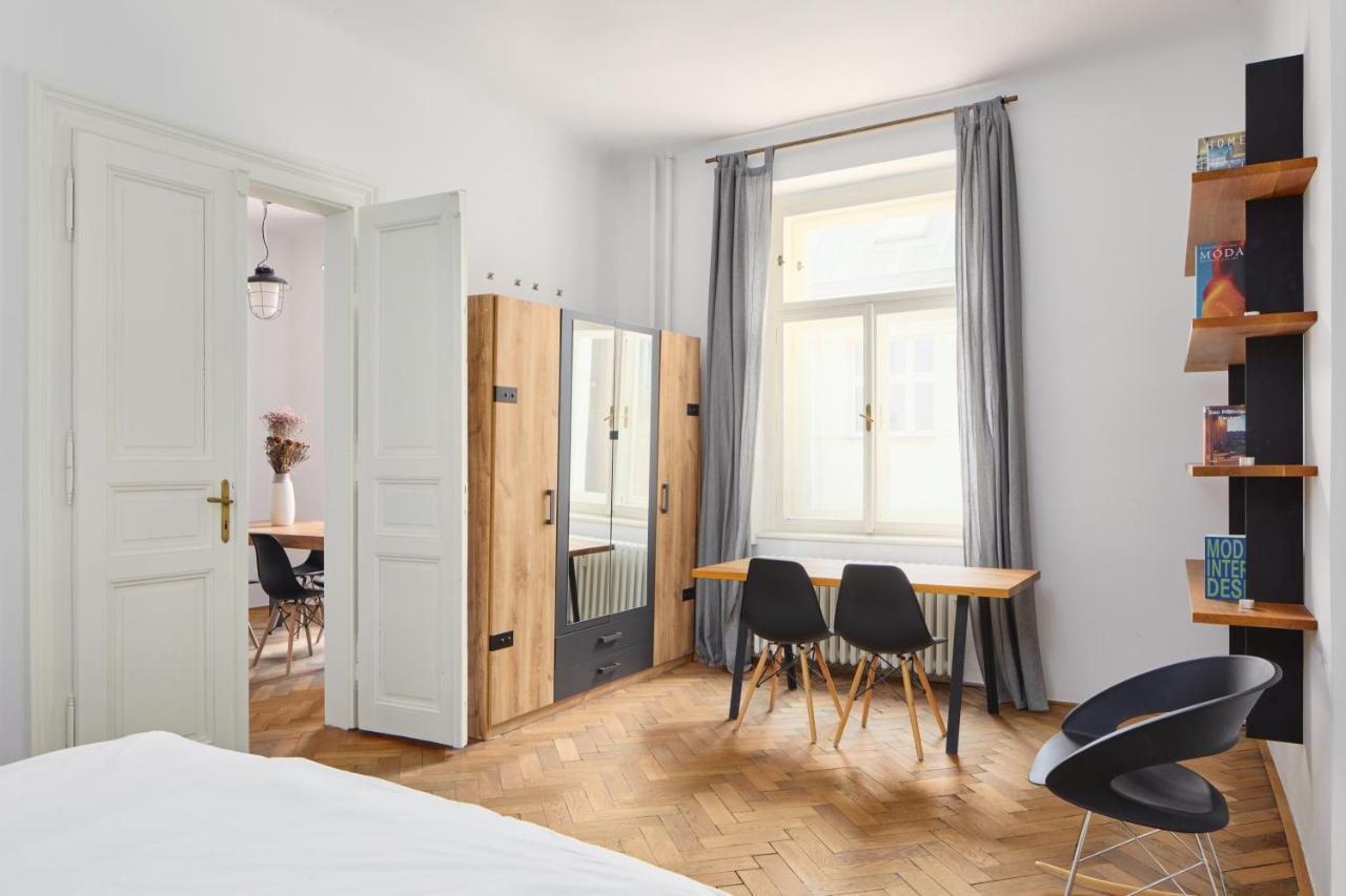 Artsy Flat Near Wenceslas Square By Days * Prague