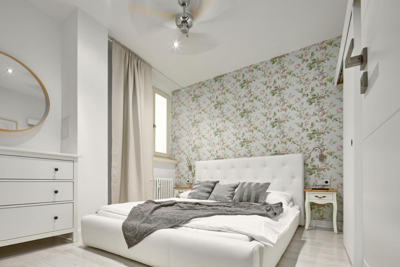 Apartment Sleek Near Wenceslas Square By Days *