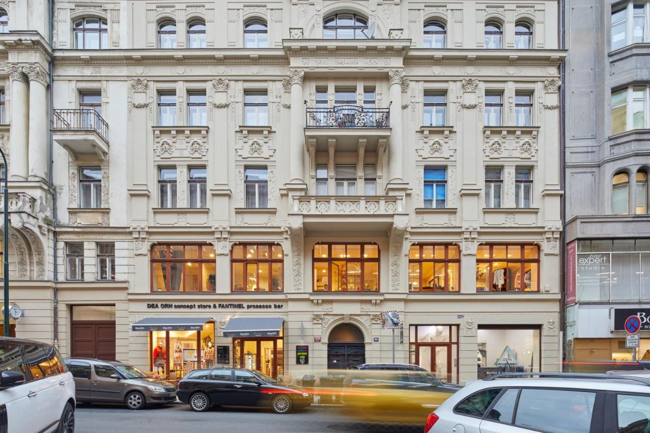 Artsy Flat Near Wenceslas Square By Days