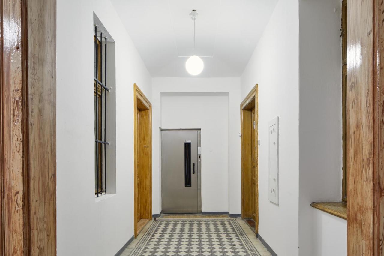 Artsy Flat Near Wenceslas Square By Days * Prague