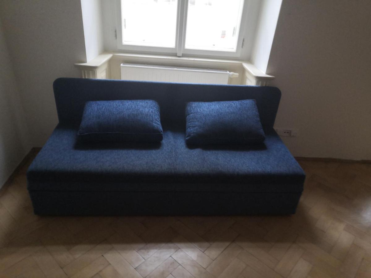 Private In Shared Luxurious Palace Like With 2 Bathrooms Including Whirlpool And Virtual Reality *