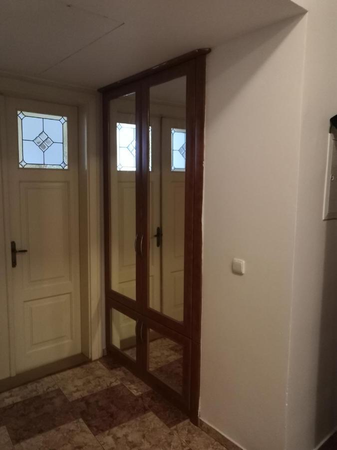 Private In Shared Luxurious Palace Like With 2 Bathrooms Including Whirlpool And Virtual Reality