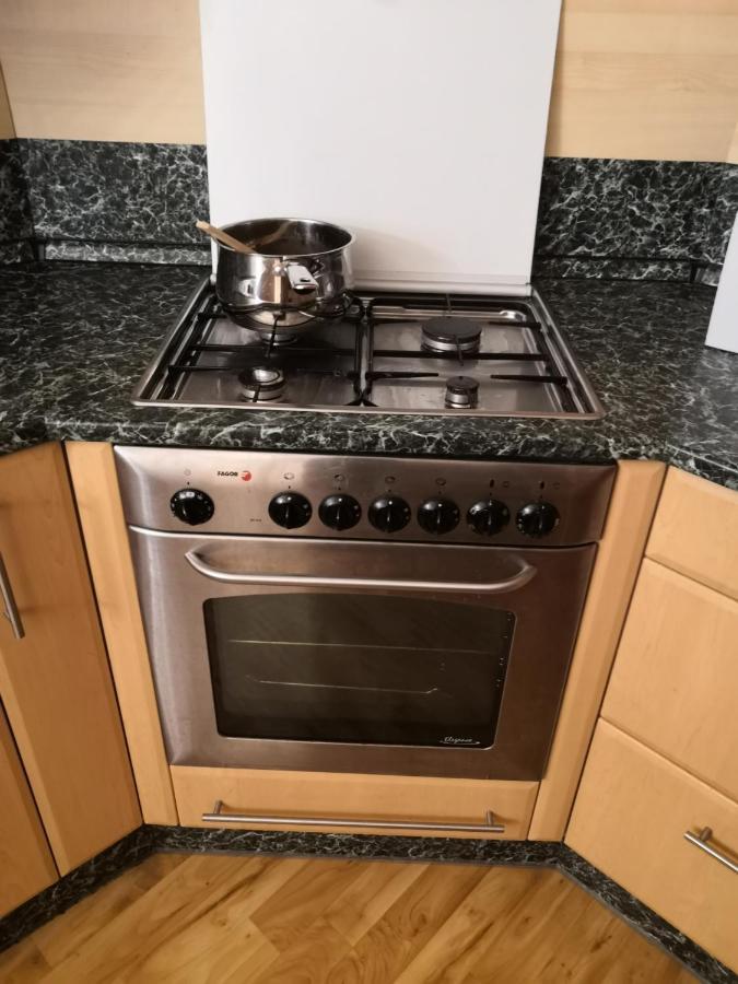 Private In Shared Luxurious Palace Like With 2 Bathrooms Including Whirlpool And Virtual Reality Konukevi Prag