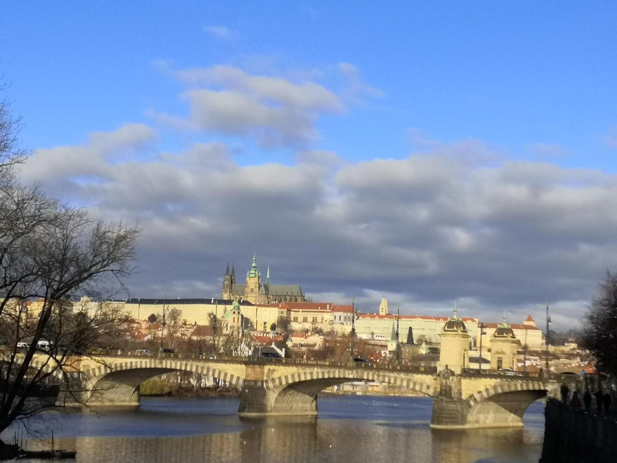 Private In Shared Luxurious Palace Like With 2 Bathrooms Including Whirlpool And Virtual Reality Konukevi Prag