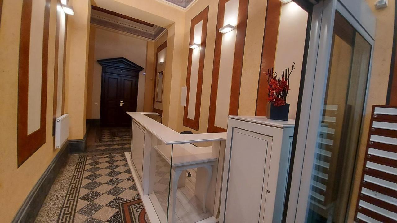 Quiet In Center Apartment
