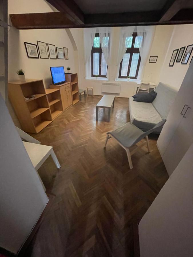 Jackie Apartment