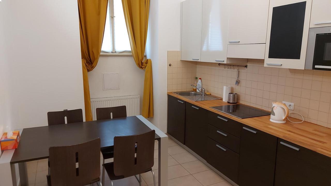Quiet In Center Apartment Prague