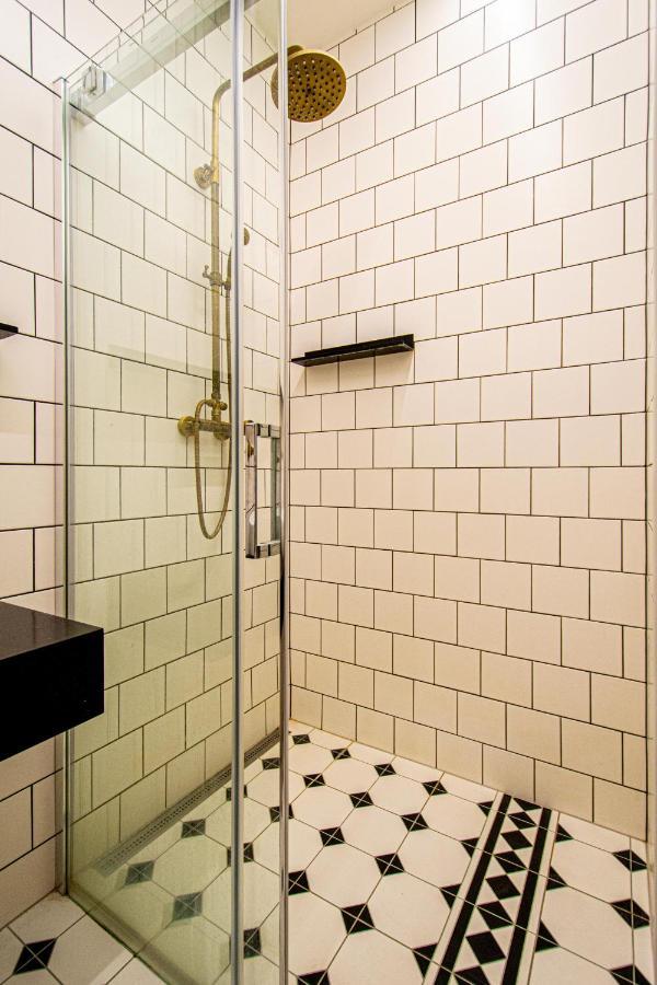 4 Bedrooms 130m2 At The Main Square Apartment Prague
