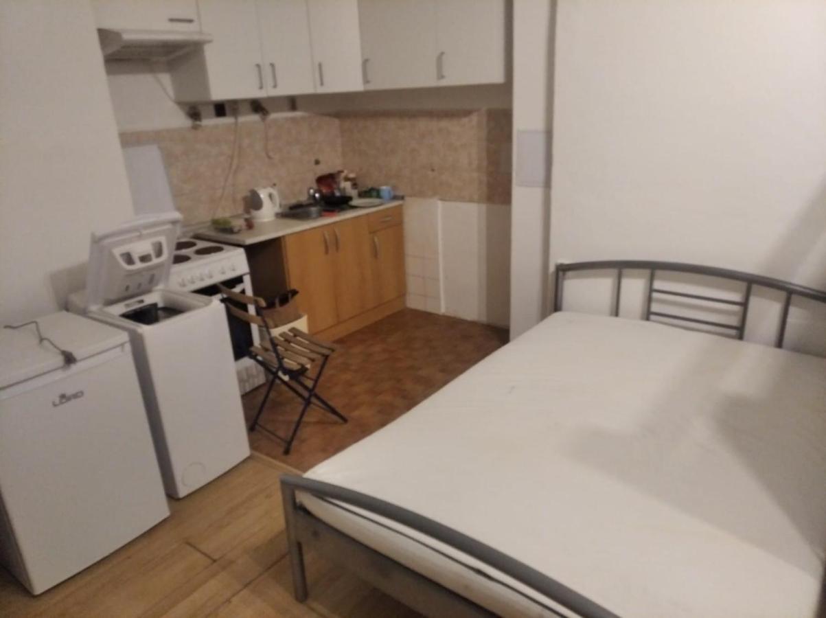 Economy Flat 18 Minutes From Vaclavske Namesti * Prague