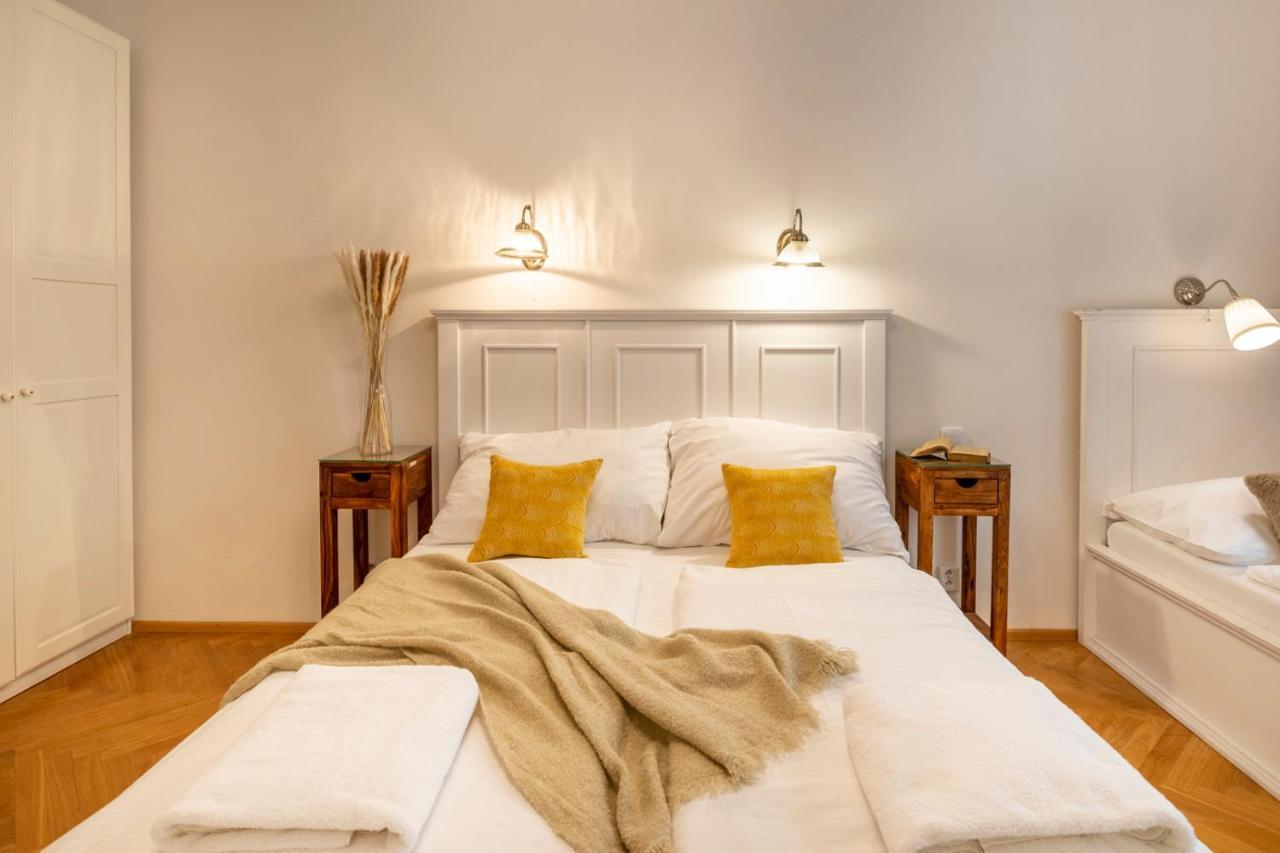 Aparthotel Templova - Old Town