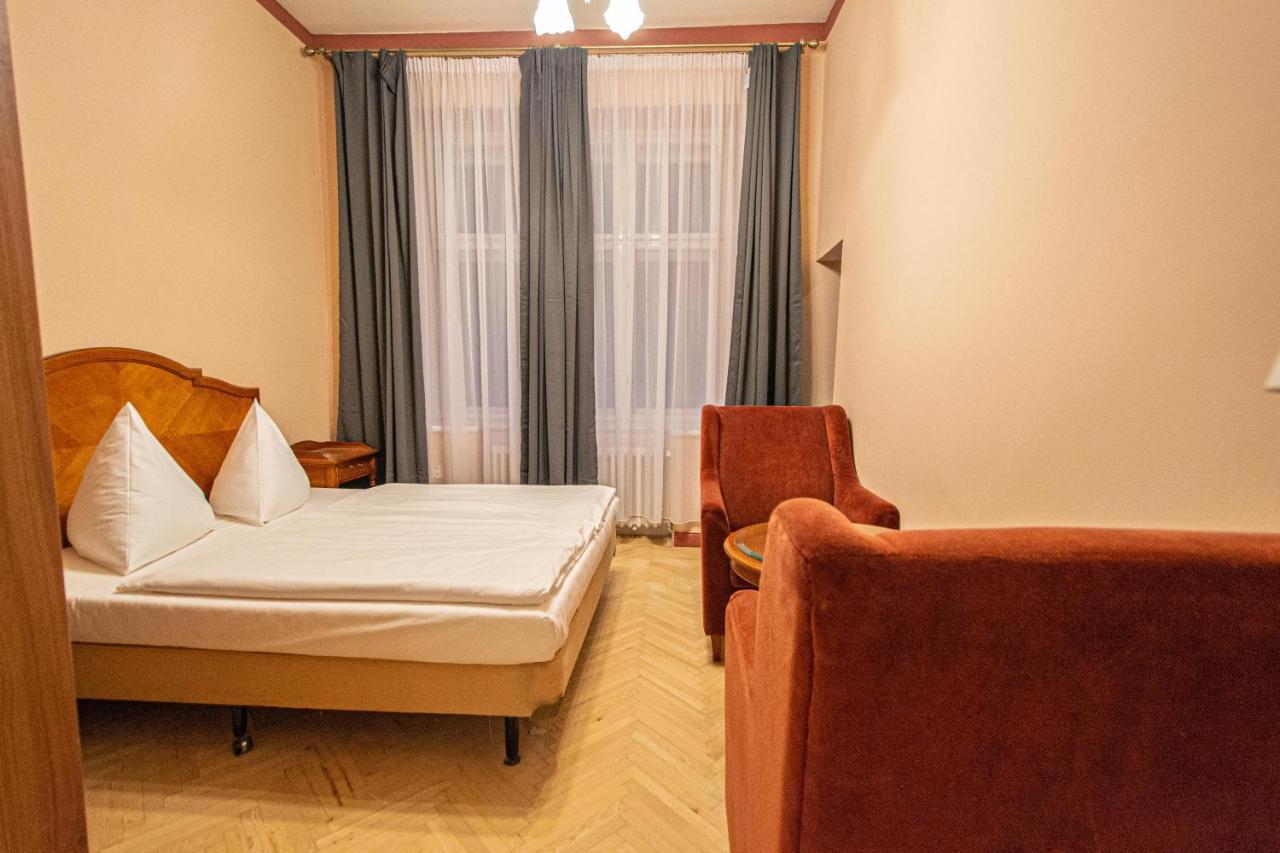 Apartment 4 Bedrooms 130m2 At The Main Square Prague