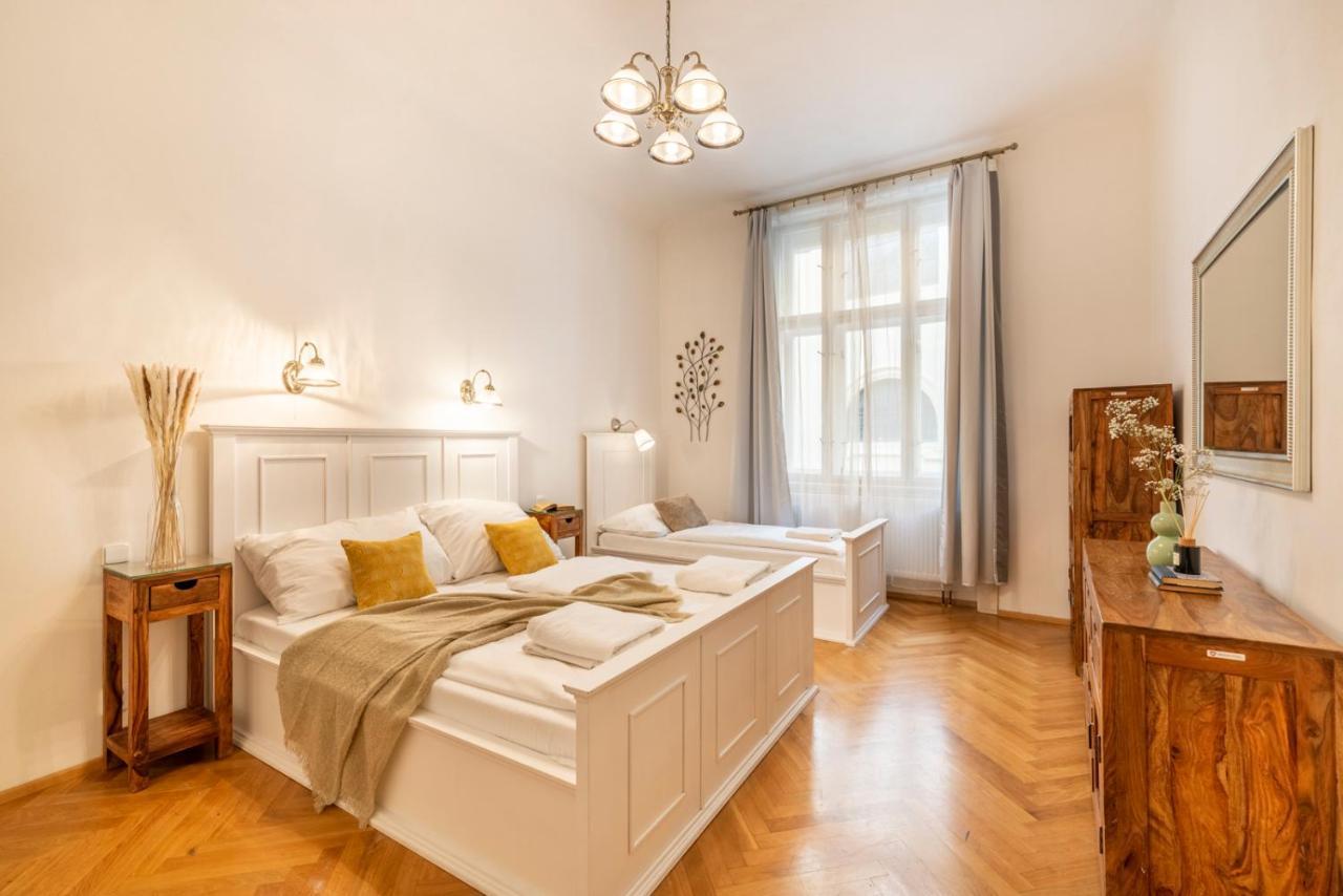 Aparthotel Templova - Old Town
