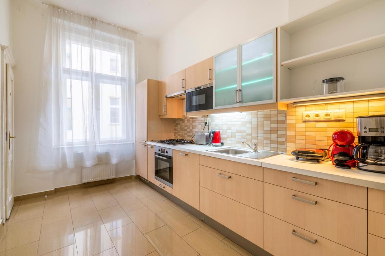 Aparthotel Templova - Old Town