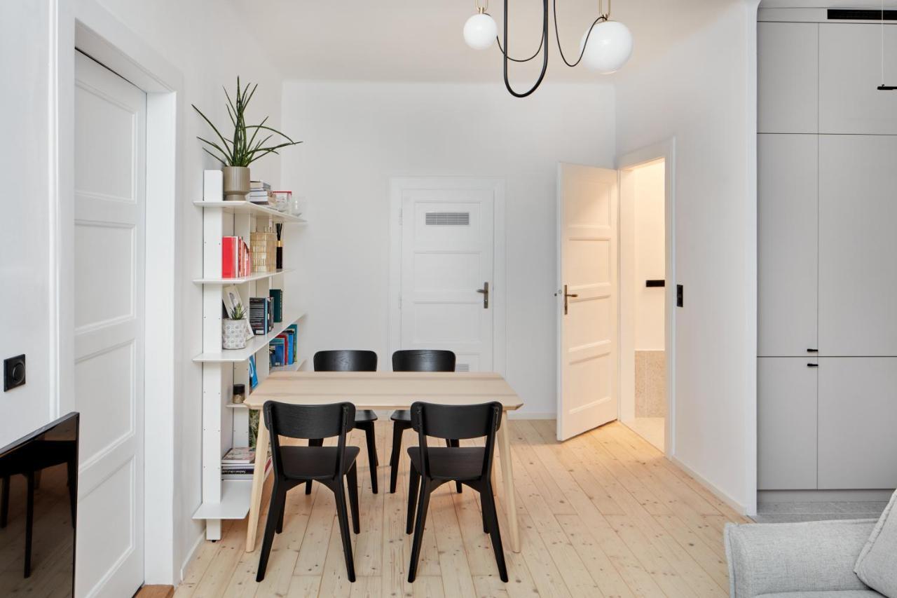Days - 1bdr - Balcony - Workspace * Praga