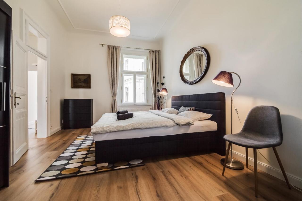 Charles Bridge - 3 Bedroom - Old Town * Praga