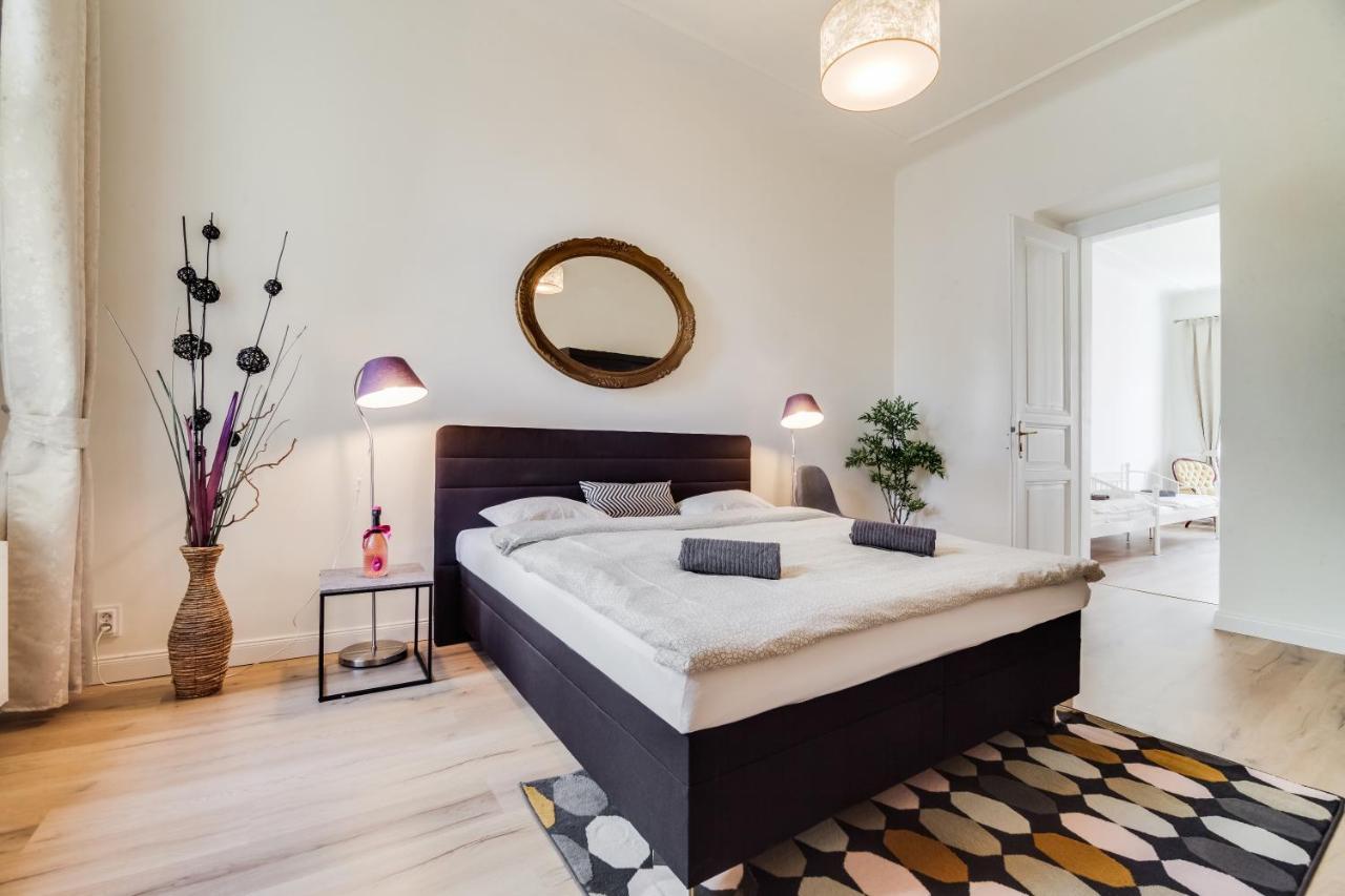 Apartamento Charles Bridge - 3 Bedroom - Old Town
