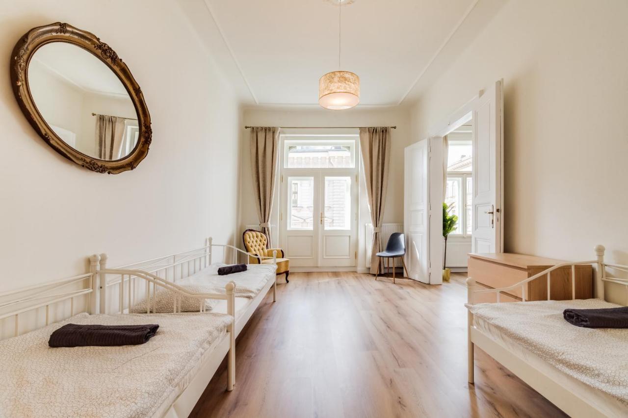 Apartamento Charles Bridge - 3 Bedroom - Old Town