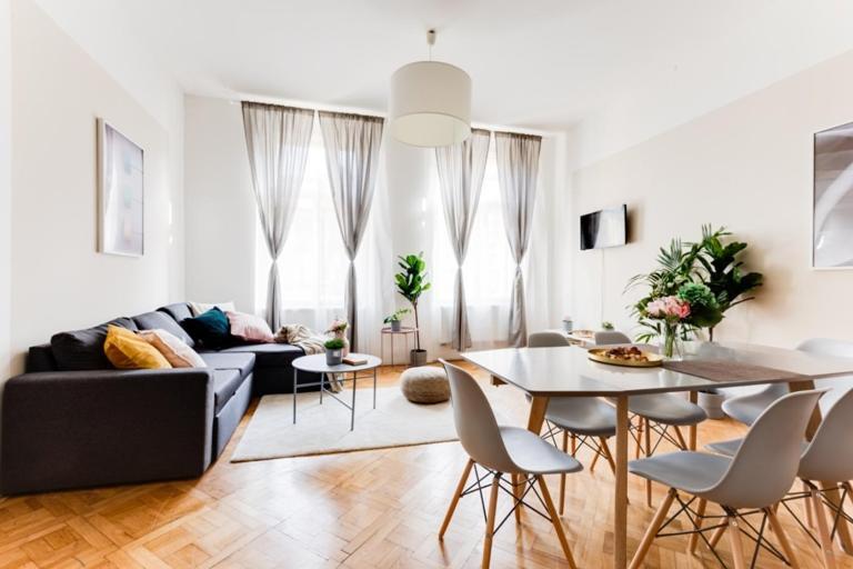 New & Cozy 3bds In Historical Center - S8 * Prague