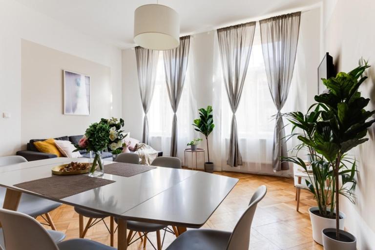 New & Cozy 3bds In Historical Center - S8 Apartment