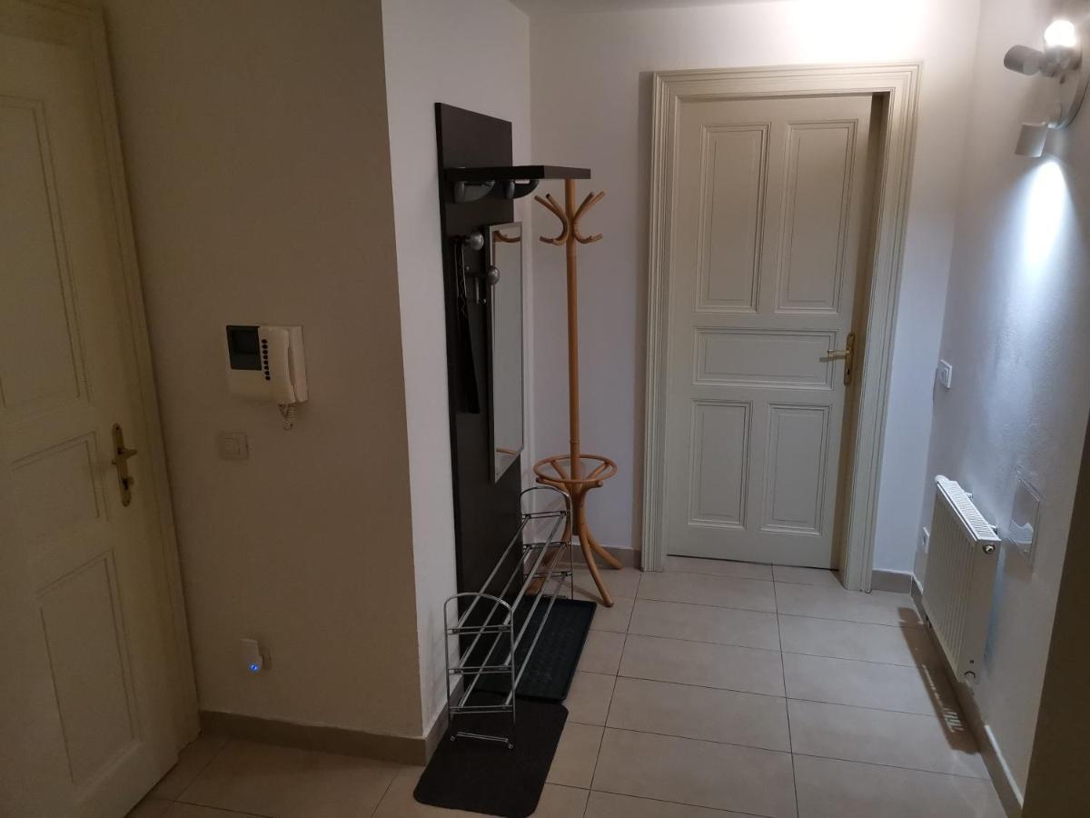 Quiet In Center Apartment Prague