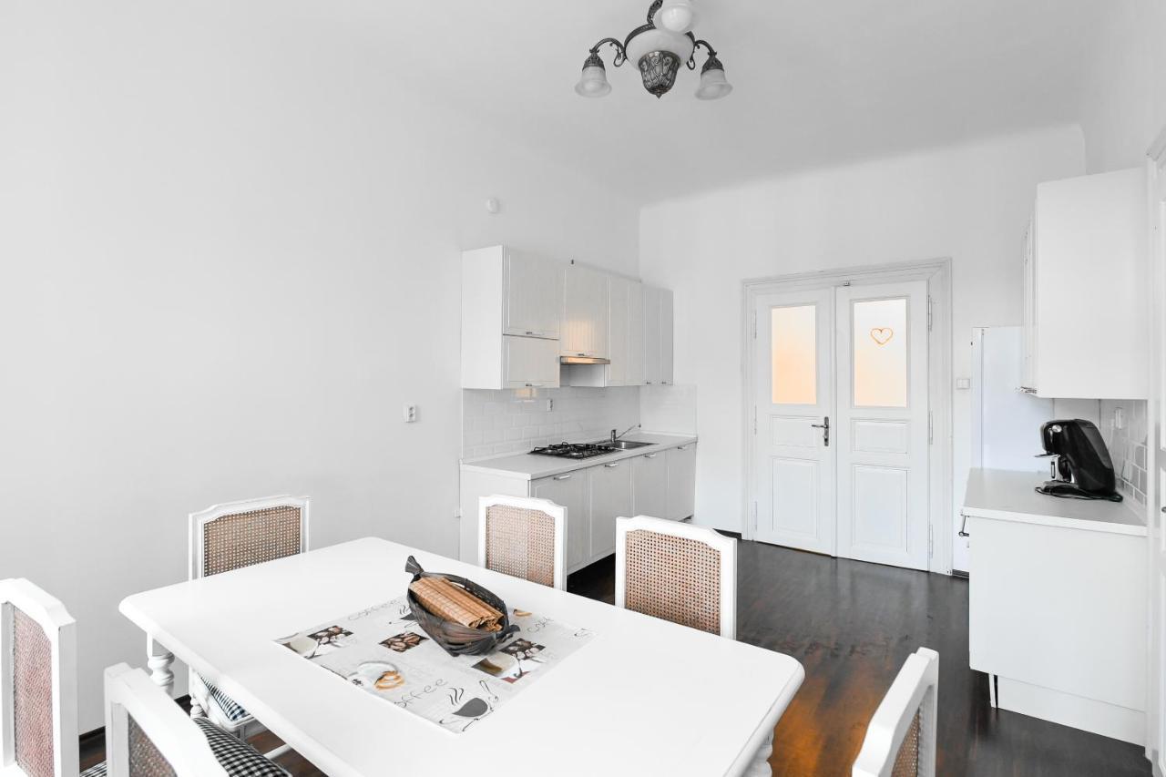 Comfort Central Apartment, 4bdrm, 2bthrm Daire